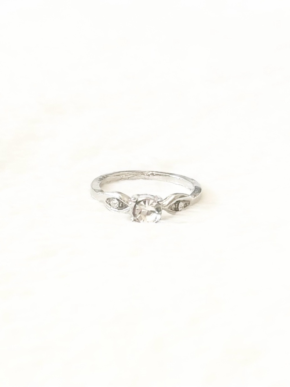 5/$15 🩷 MUST BUNDLE Delicate Silver Solitaire Ring with Clear Crystals